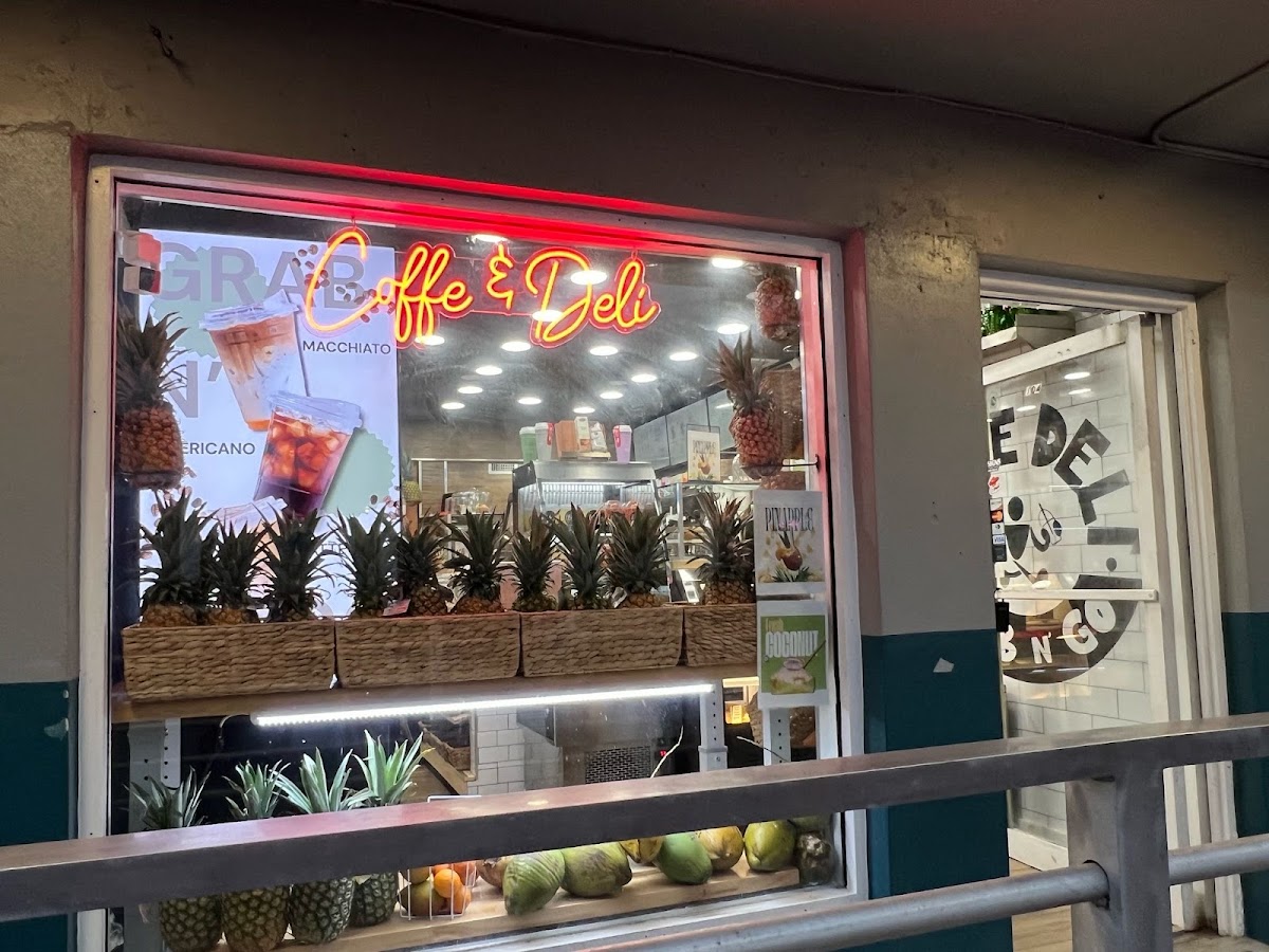 Cafe Deli Grab n’ Go interior