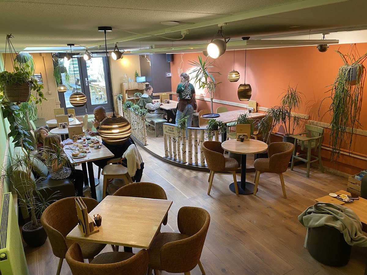 Bagels & Beans interior