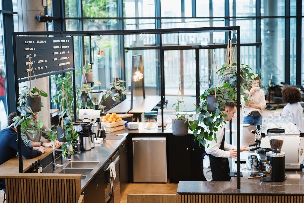 Garçon de Café interior