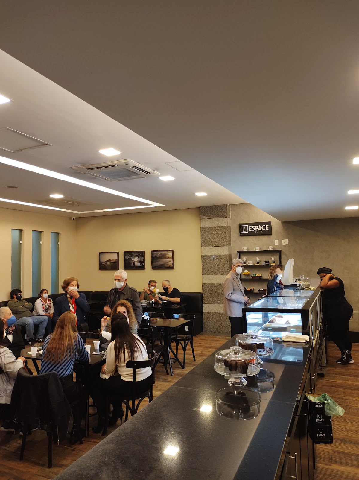 L'Espace Café interior