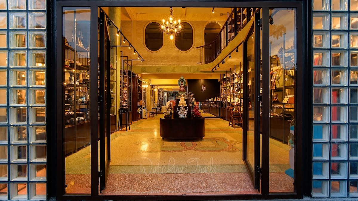 Dinso Art Gallery and Studio interior