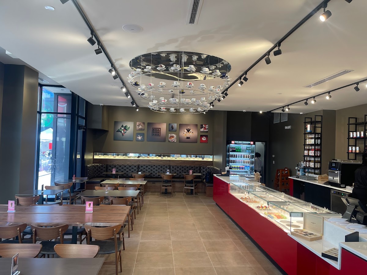 illy Atlantic Station interior