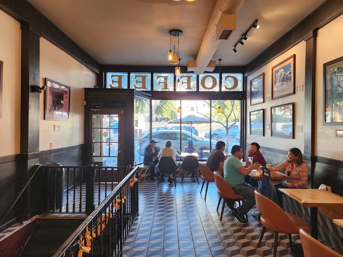 Tierra Mia Coffee interior