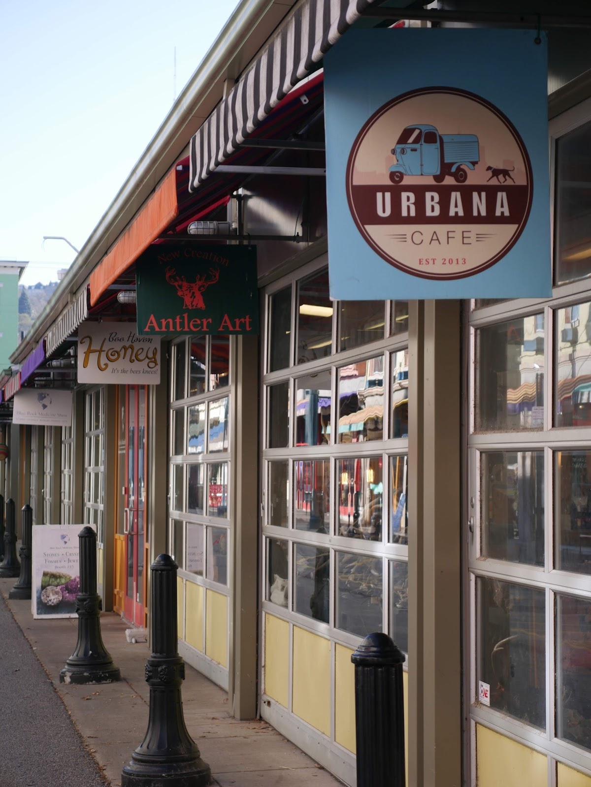 Urbana Cafe Pendleton interior