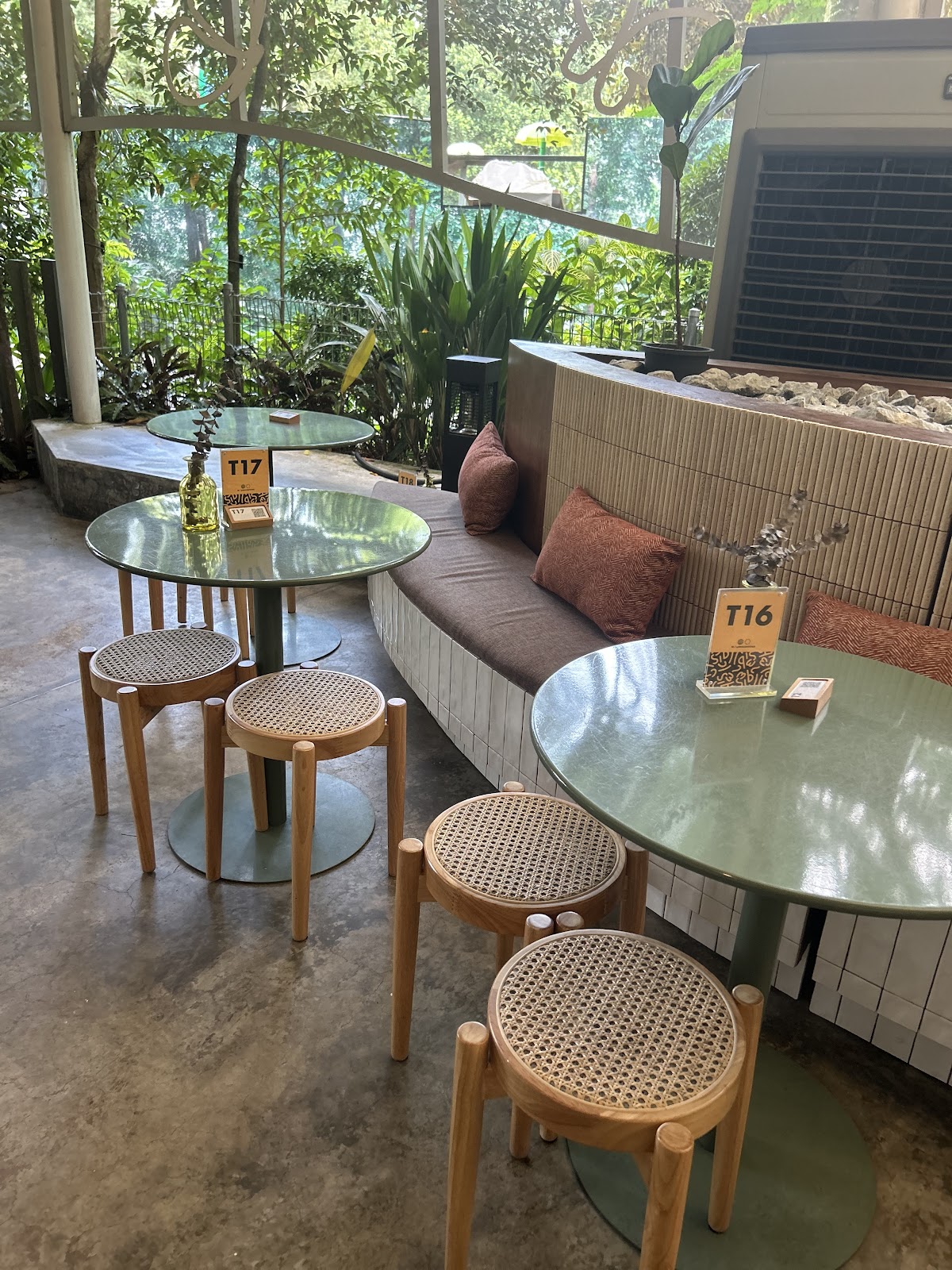 Small Batch @ Botanic Gardens interior