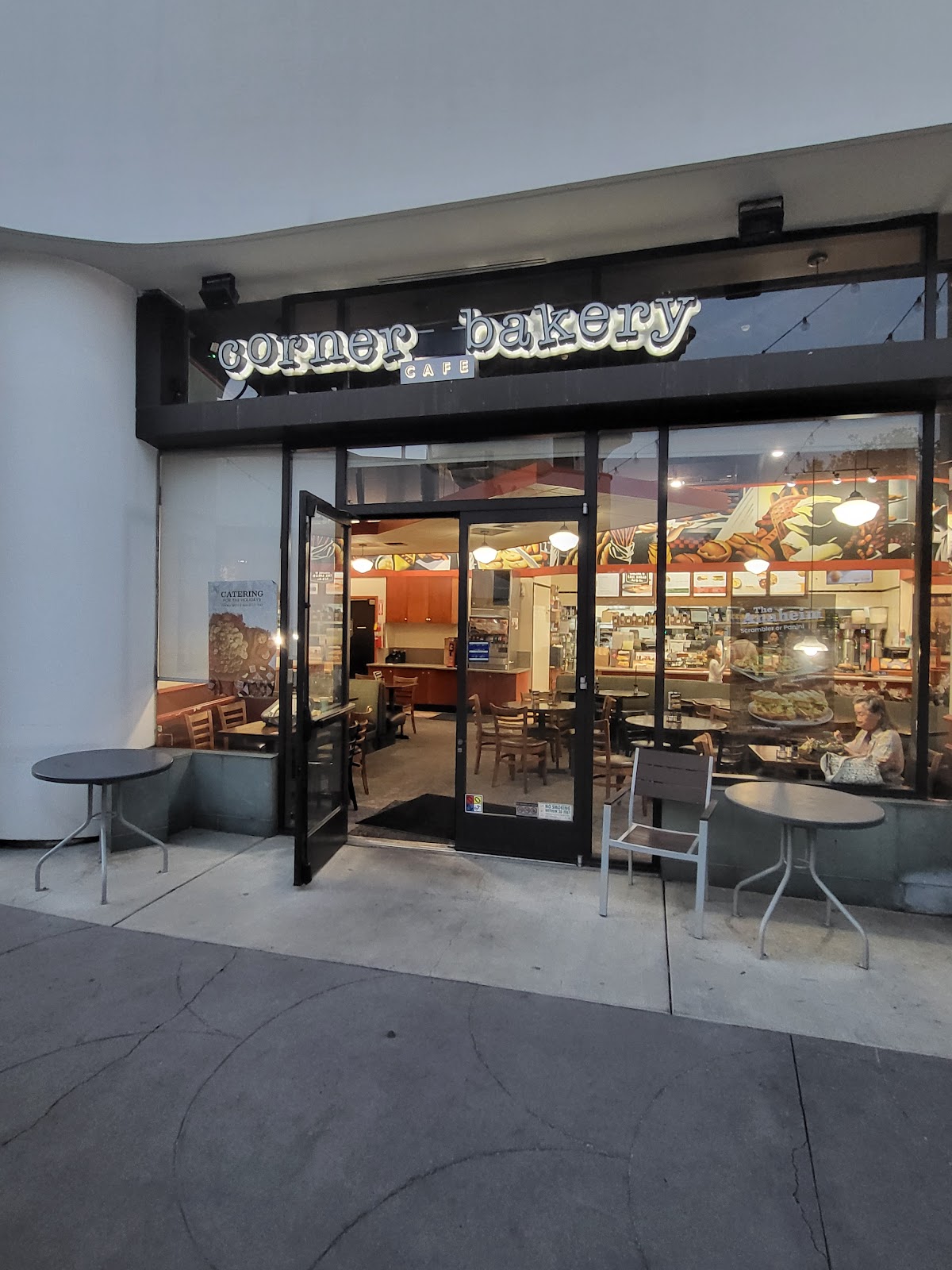 Corner Bakery Cafe interior
