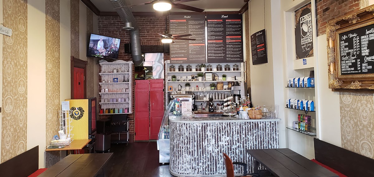 Le Petit Cafe and Grille interior
