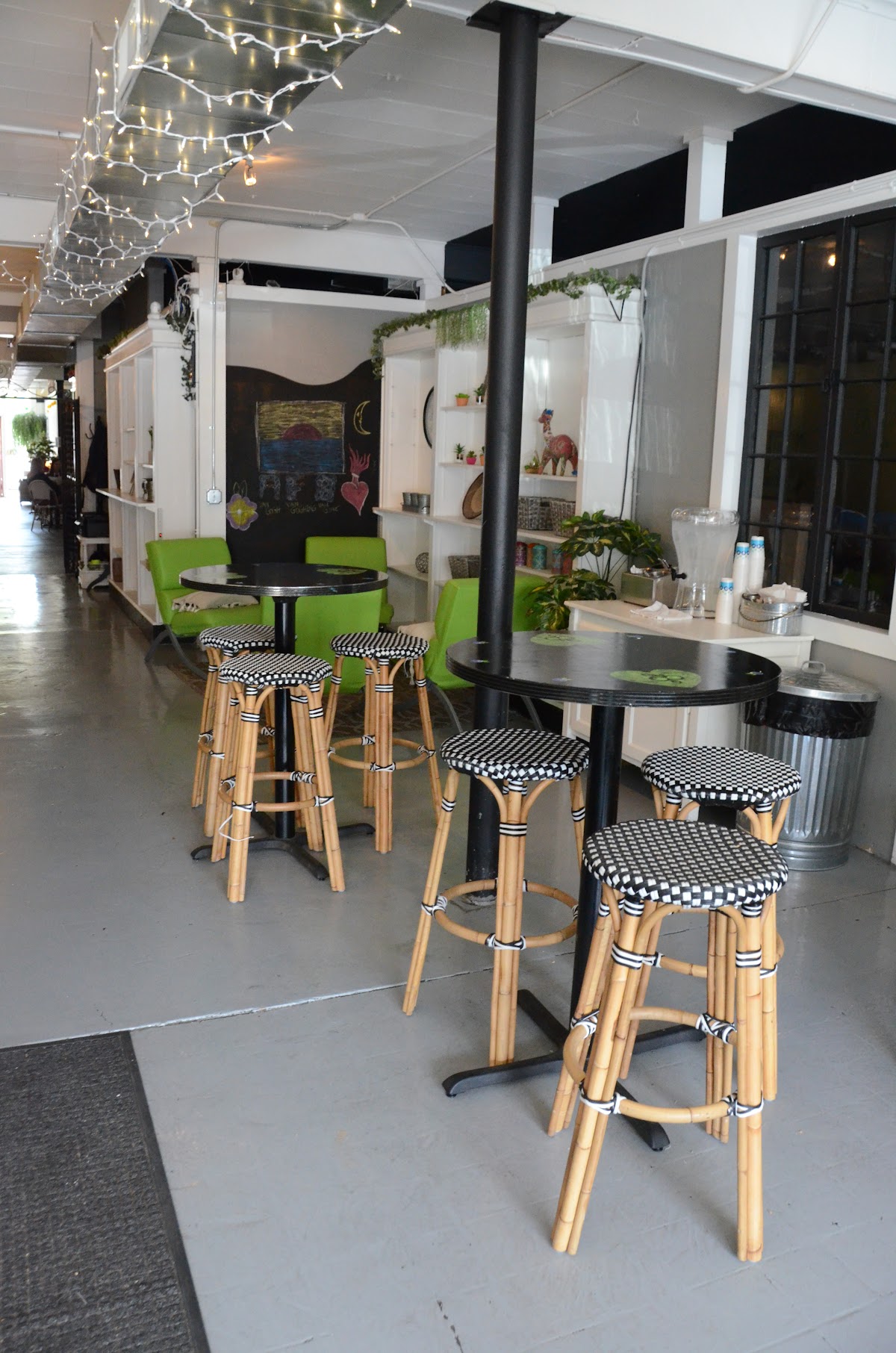 Big Acai Bowl interior