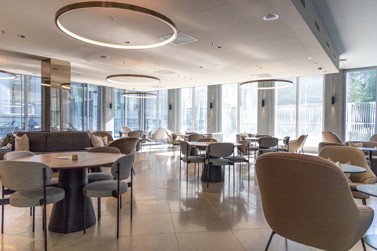 Quai Café interior