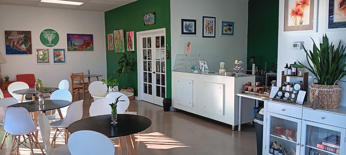 Farm 2 Farmacy - Juice, Smoothies, Coffee and Plant-Based Meal Prep interior