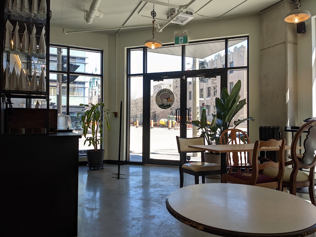 Canard Cafe interior
