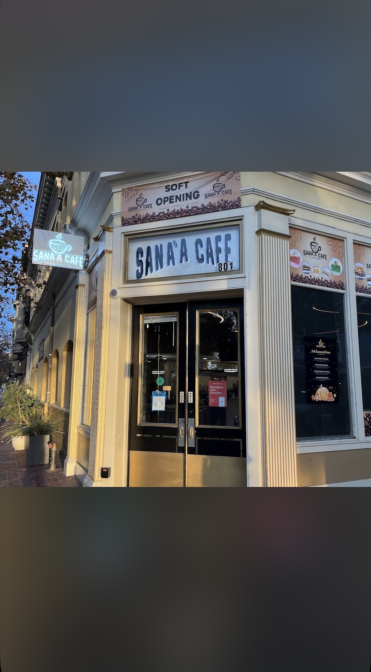 Sanaa Cafe interior