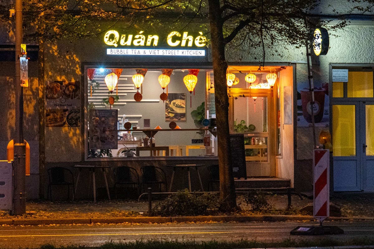 Quán Chè Weißensee interior