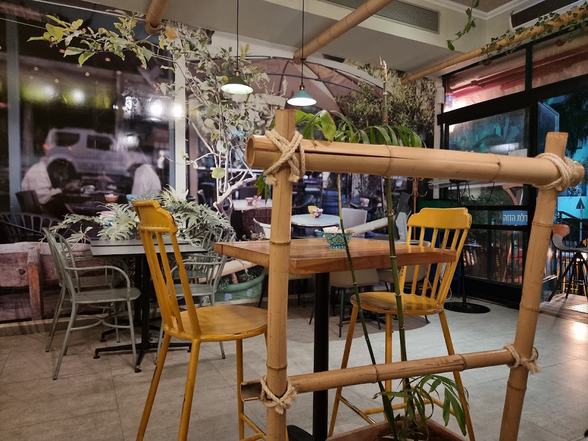 קפה זוריק interior