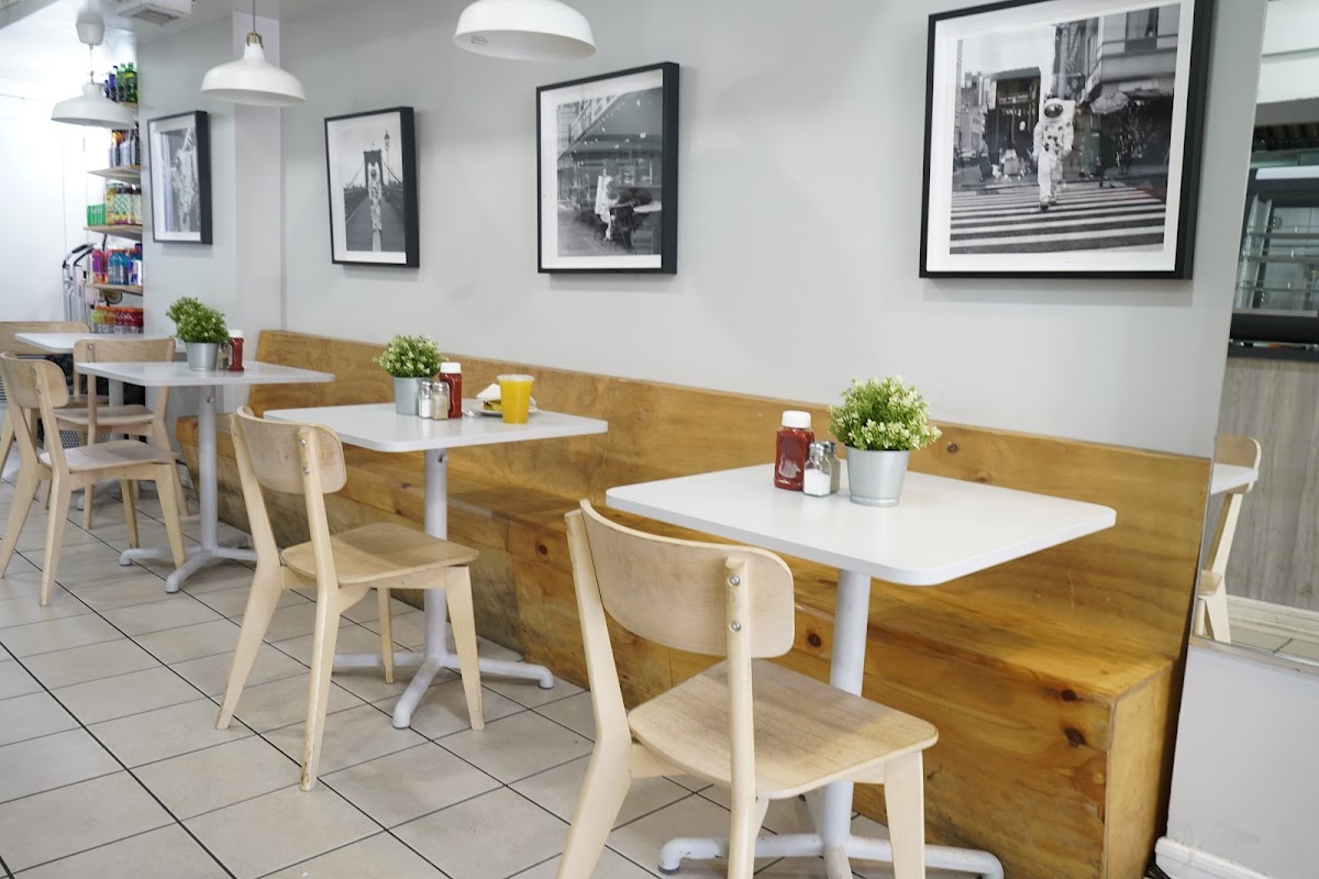 G’S coffee shop interior