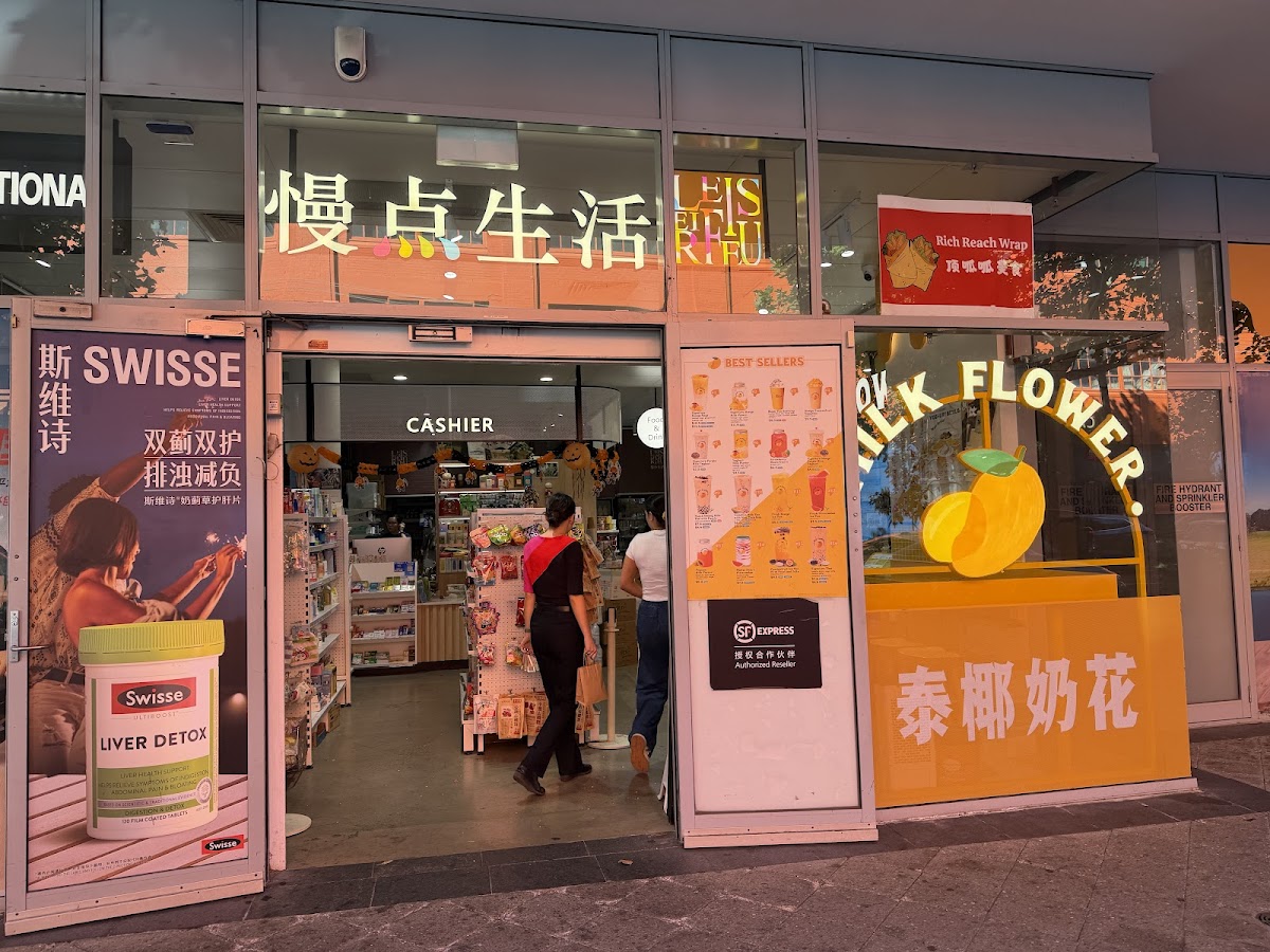 Milk Flower Waterloo 泰椰奶花 interior