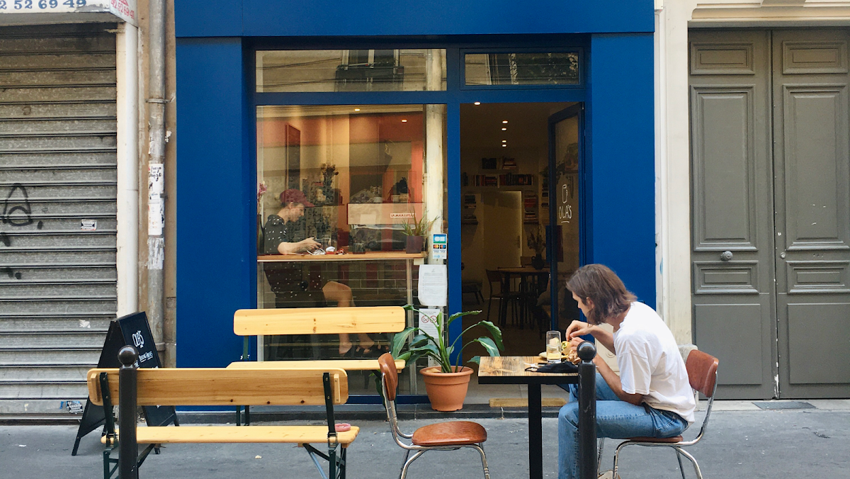 Ola's Cafe interior