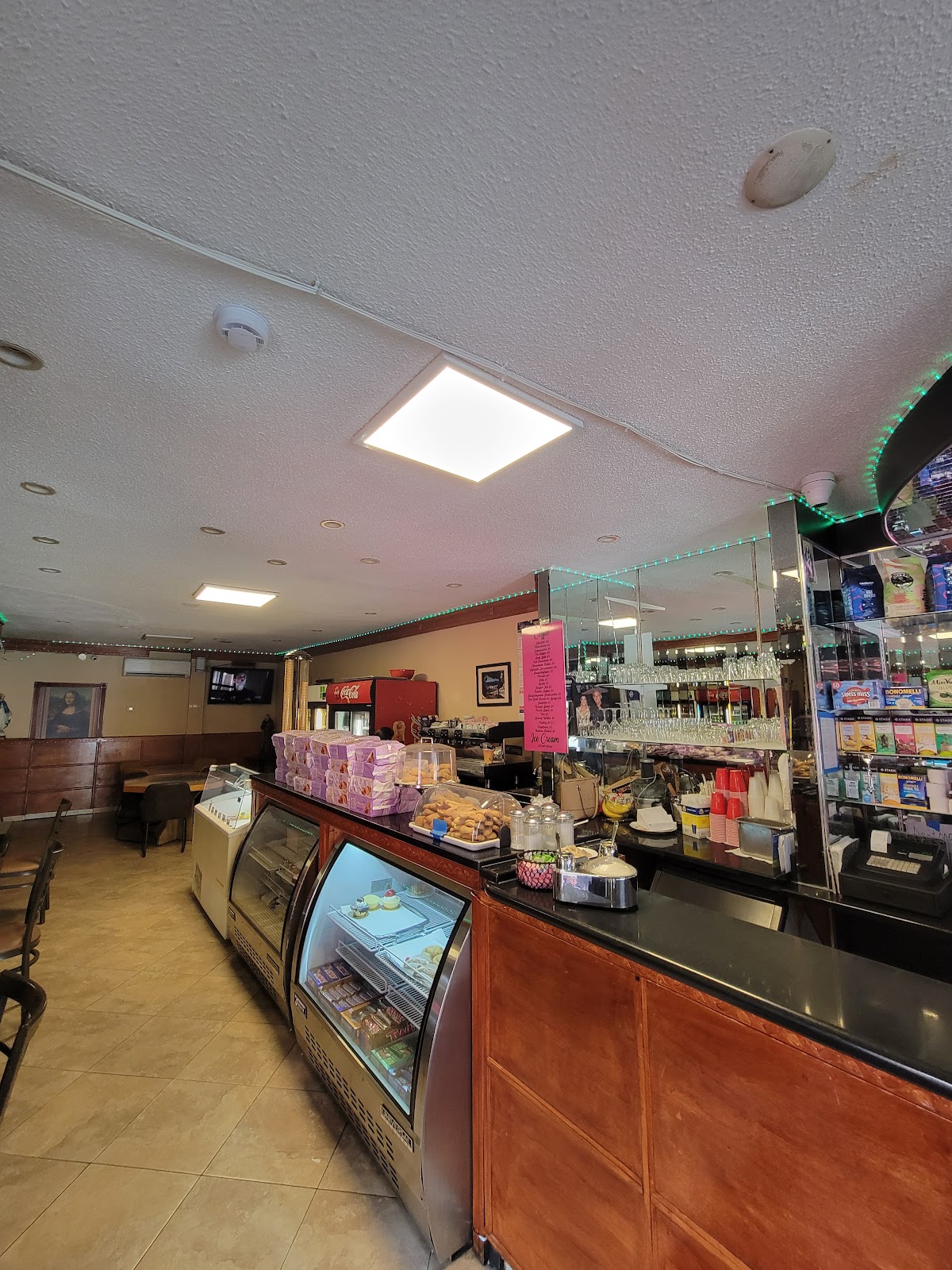 L'aroma Dei Cafe interior