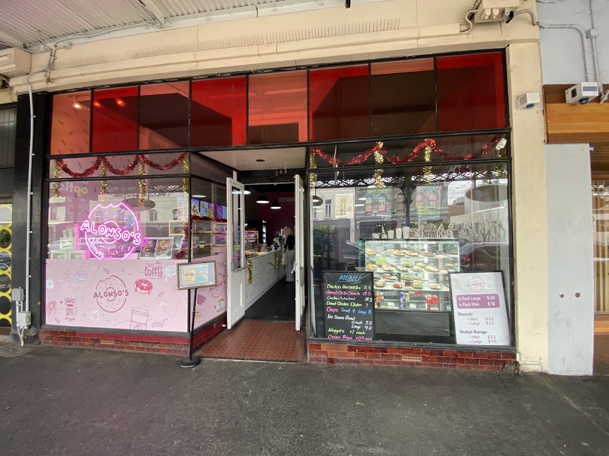 Alonso's Donuts interior