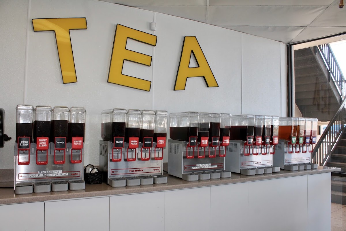 Dubs Tea N' Eats interior