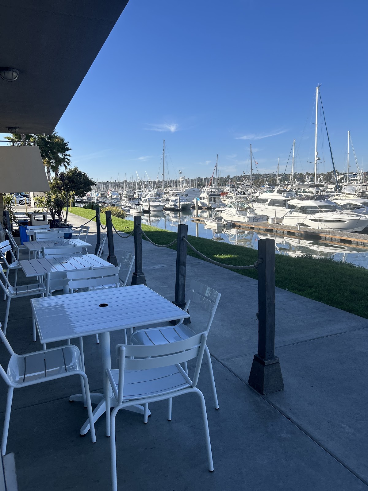 Viche Marina Deli interior
