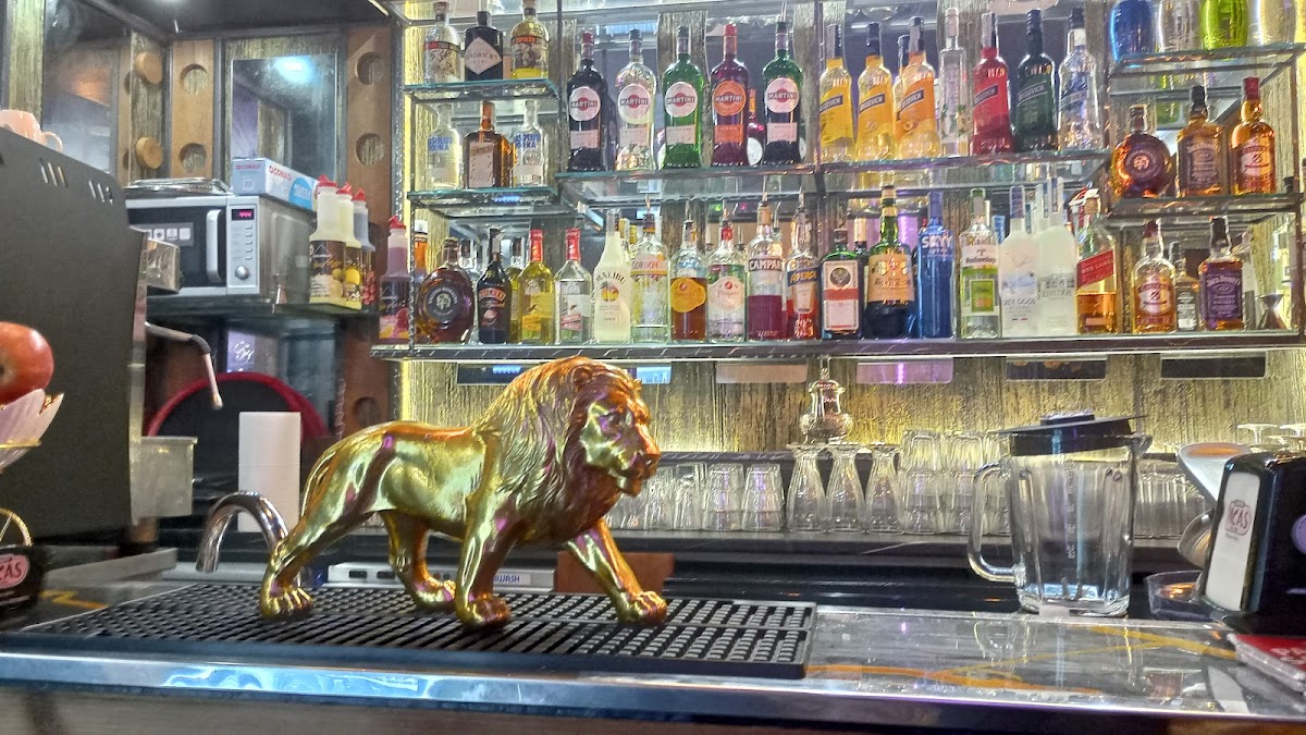 El shahbaa bar interior