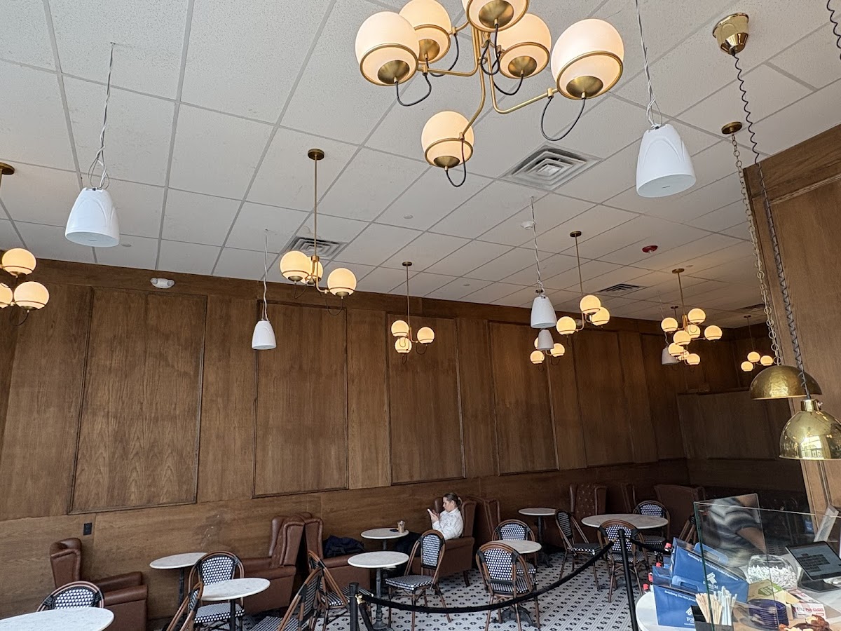Forum Coffee (Bloomfield) interior