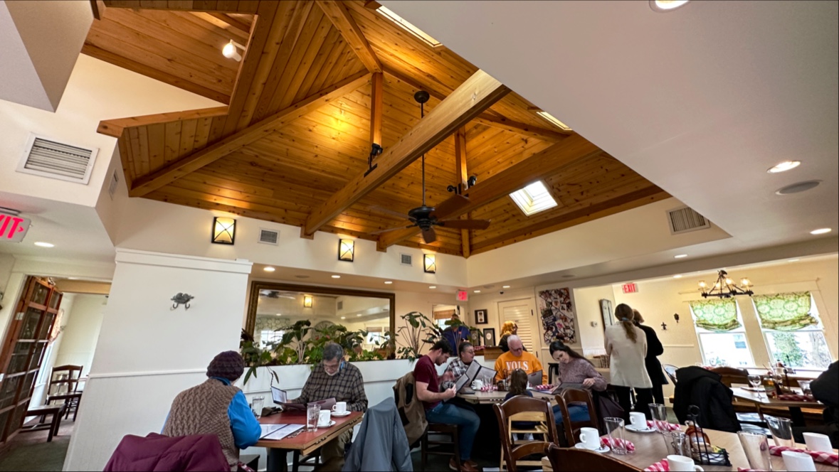 Del Ray Café interior