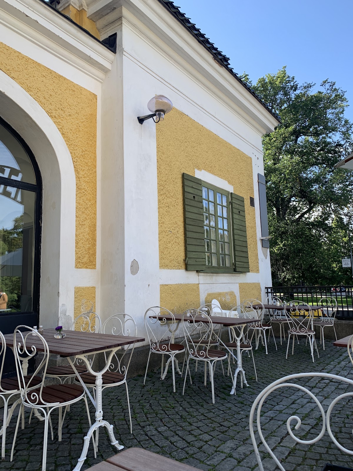 Arturs Kafé interior