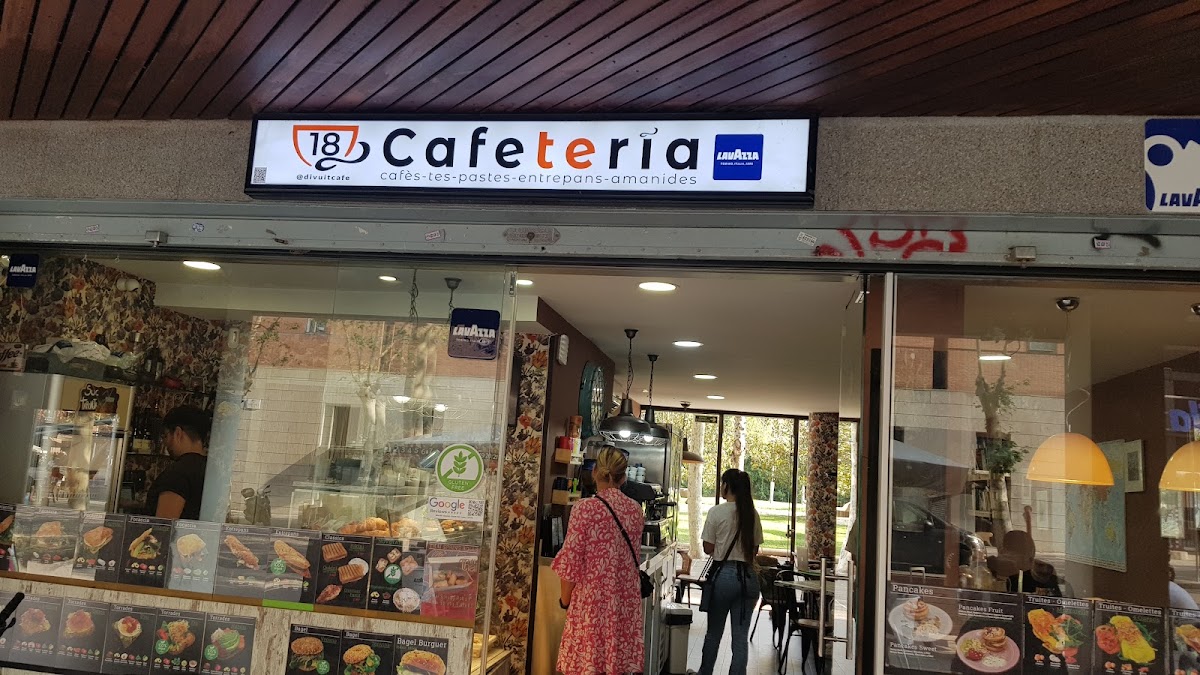 Divuit 18 Cafe interior