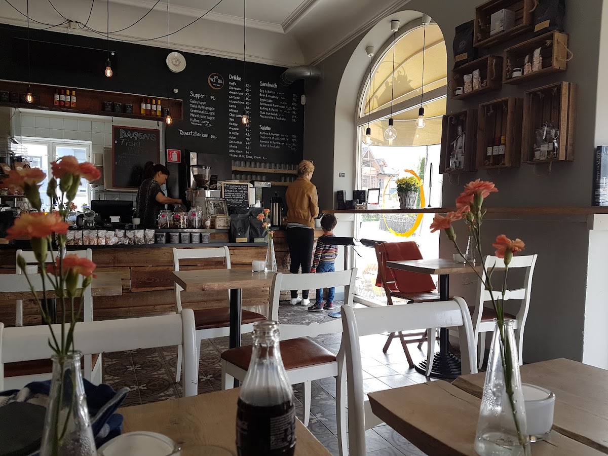 Victorias Café & Tapas interior