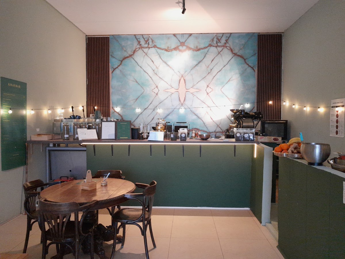 KHAYBAR - All Day Brunch - Speciality Coffee - Cacao & Coffee Roasters interior