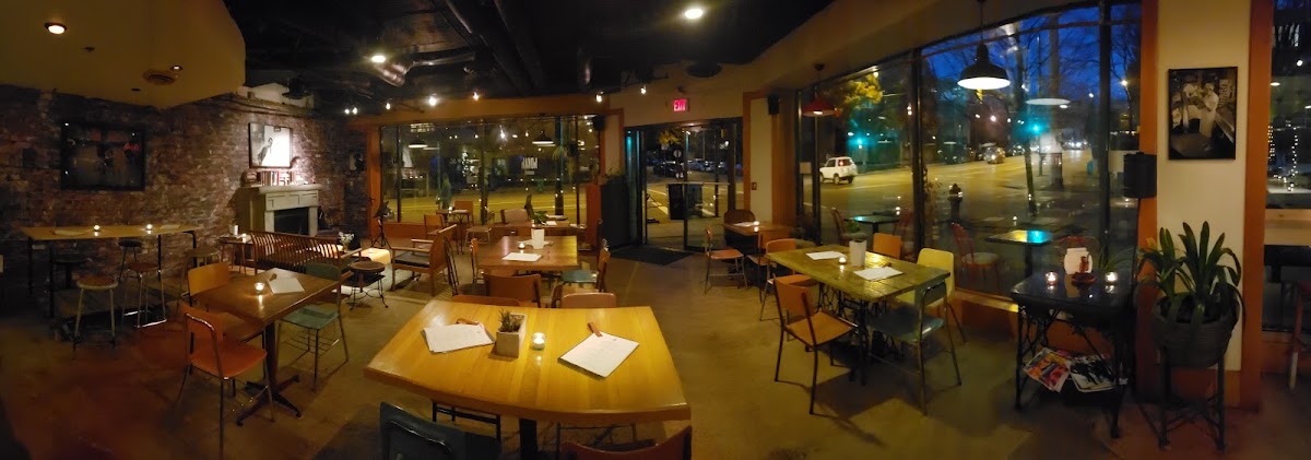 Cafe Lokal interior