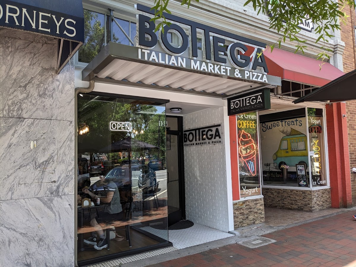 Bottega italian Market-Pizza interior