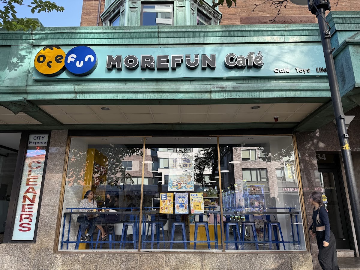 MoreFun Café interior
