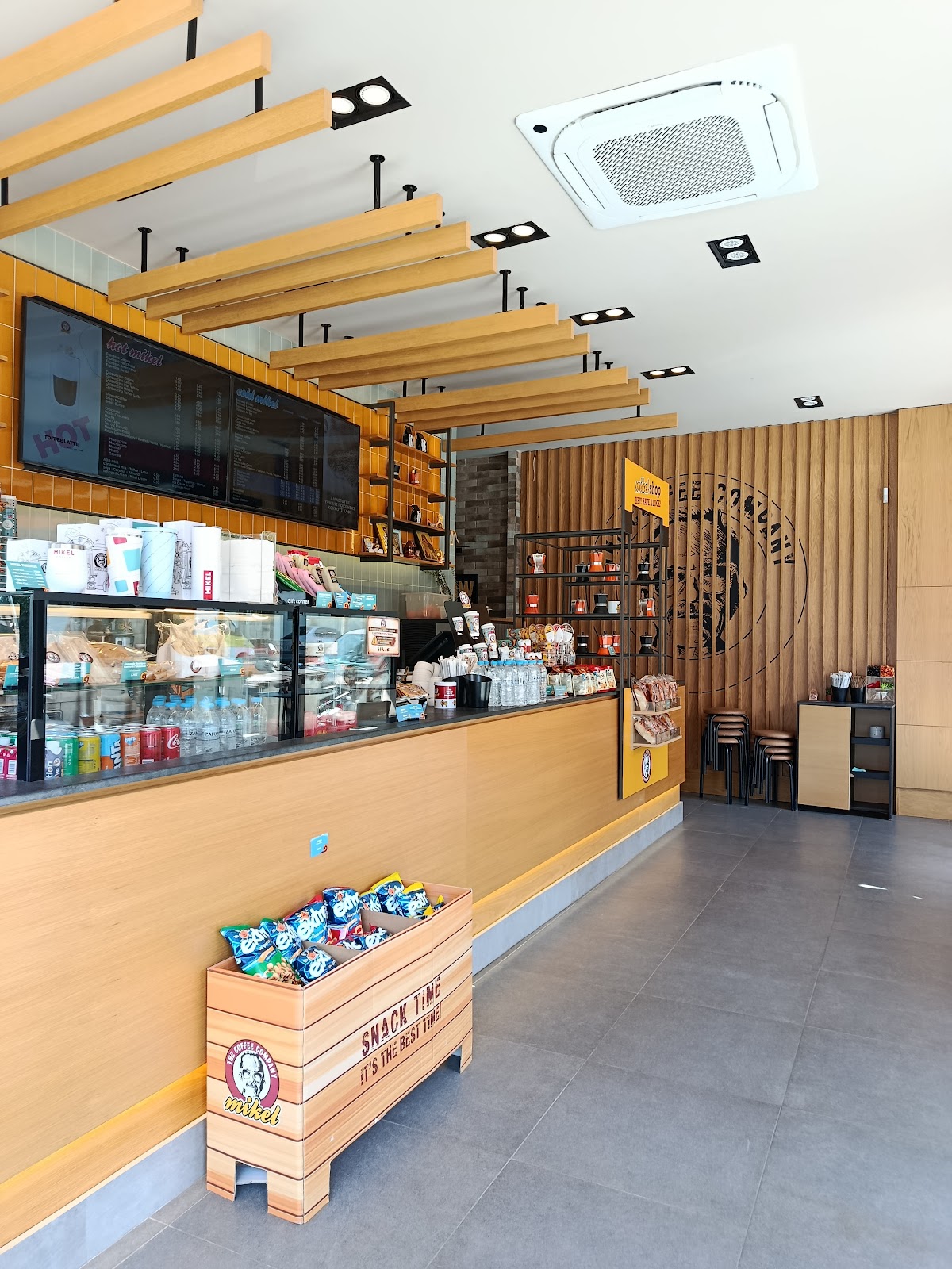 Mikel Coffee interior