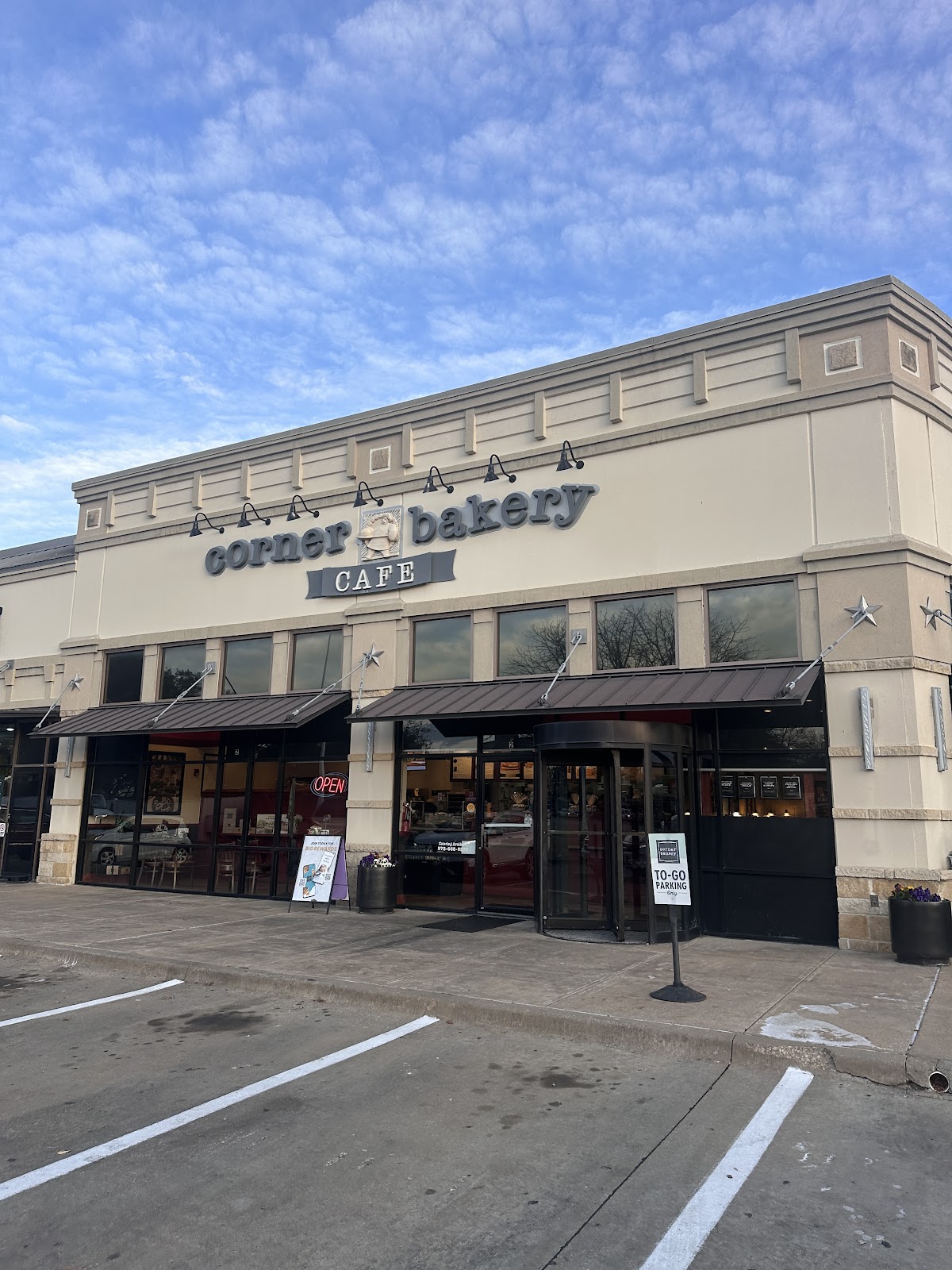 Corner Bakery Cafe interior