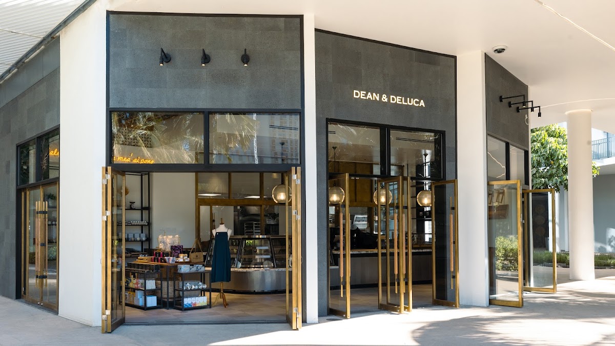 DEAN & DELUCA HAWAII - Kaka'ako Store interior