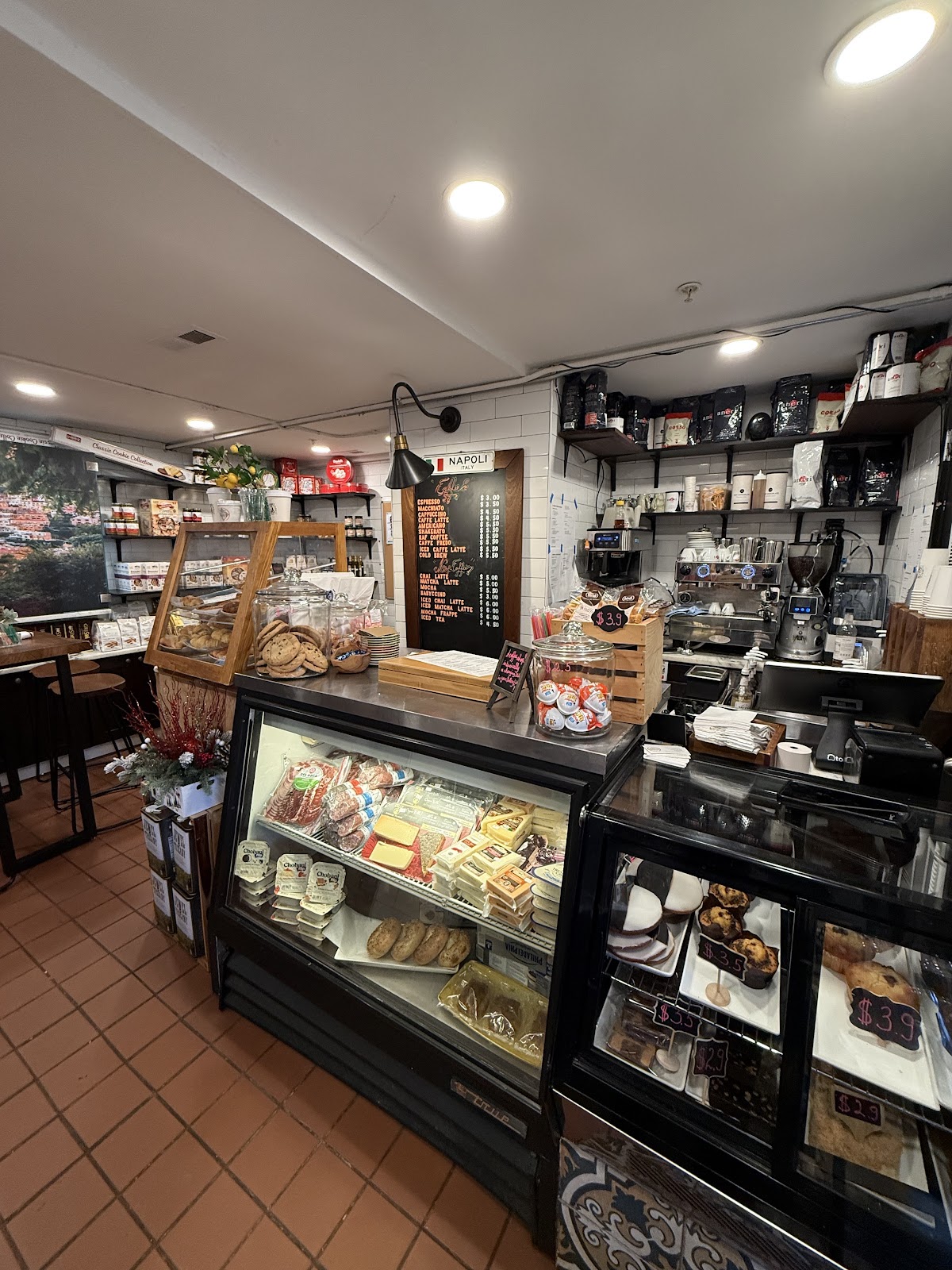 Lupo Verde Coffee Shop interior