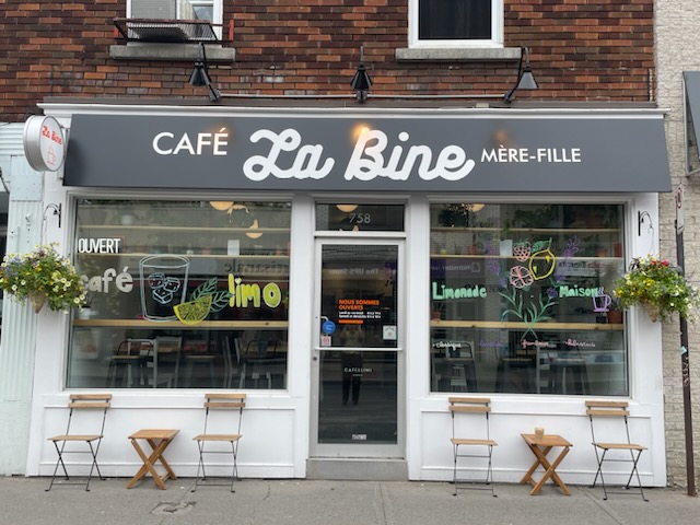 Cafe La Bine interior