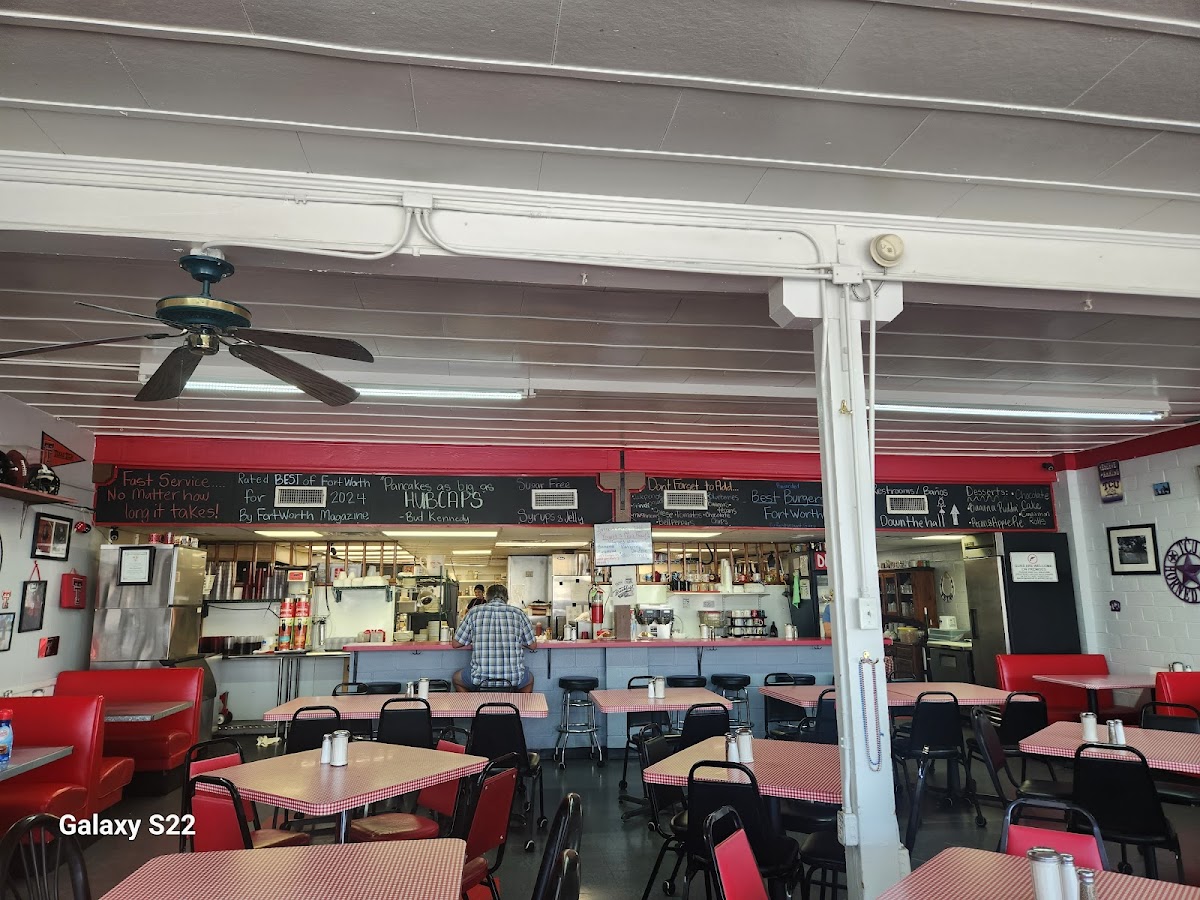 Photo of River Oaks cafe