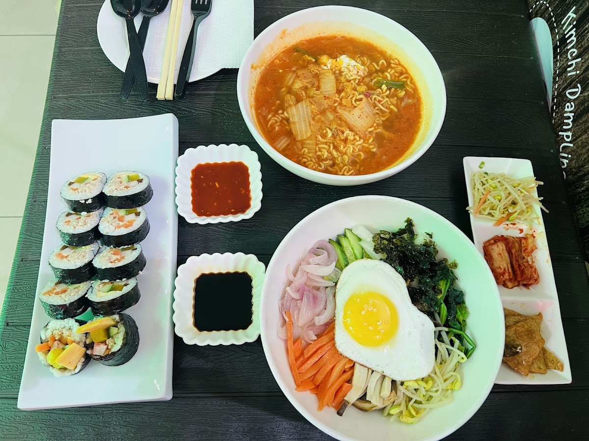 Kimbap & Sushi interior