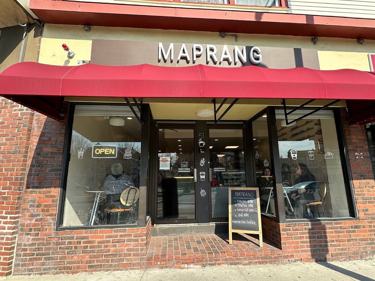 Maprang Bakery and Cafe interior
