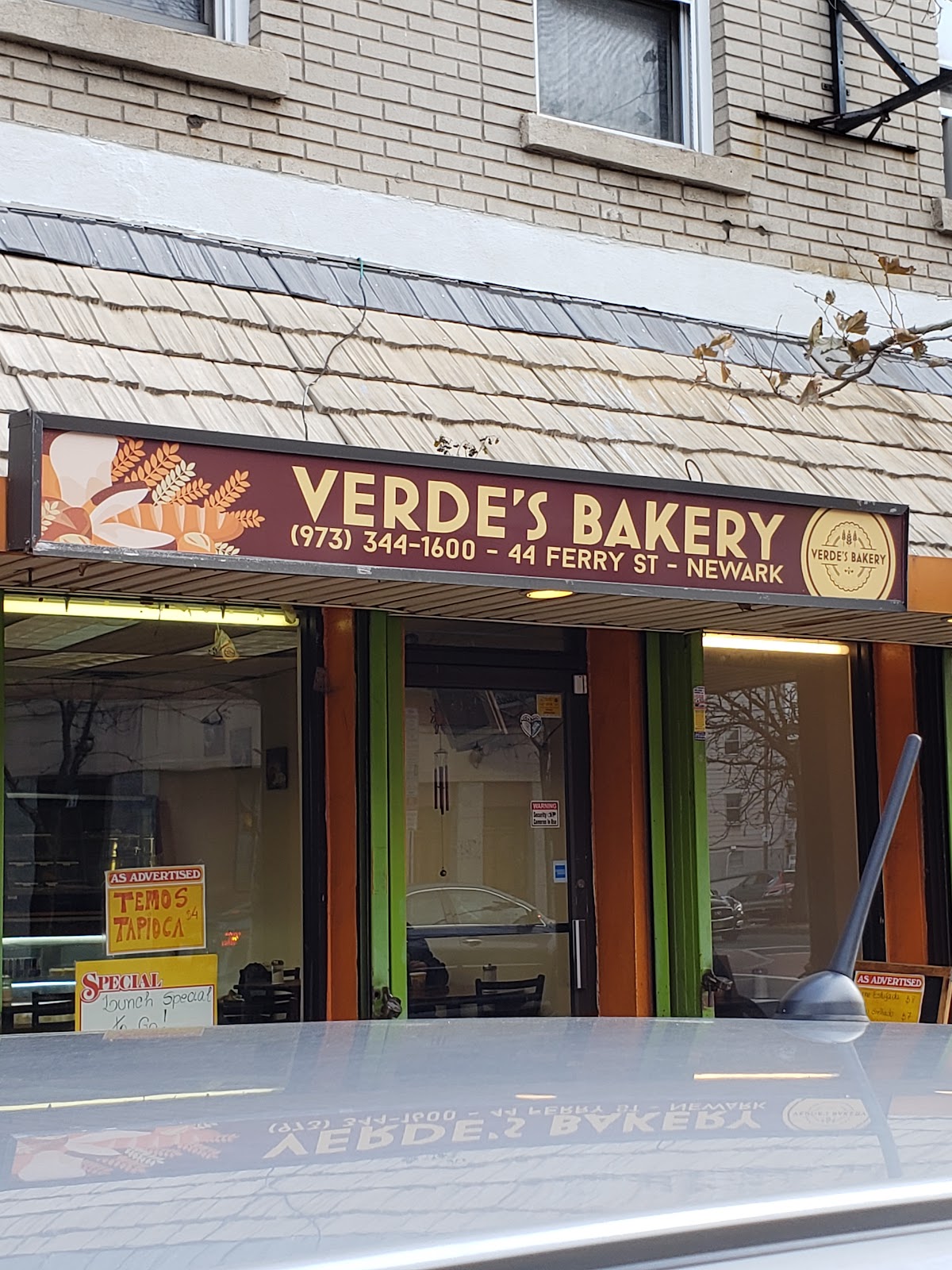 Verde's Bakery interior
