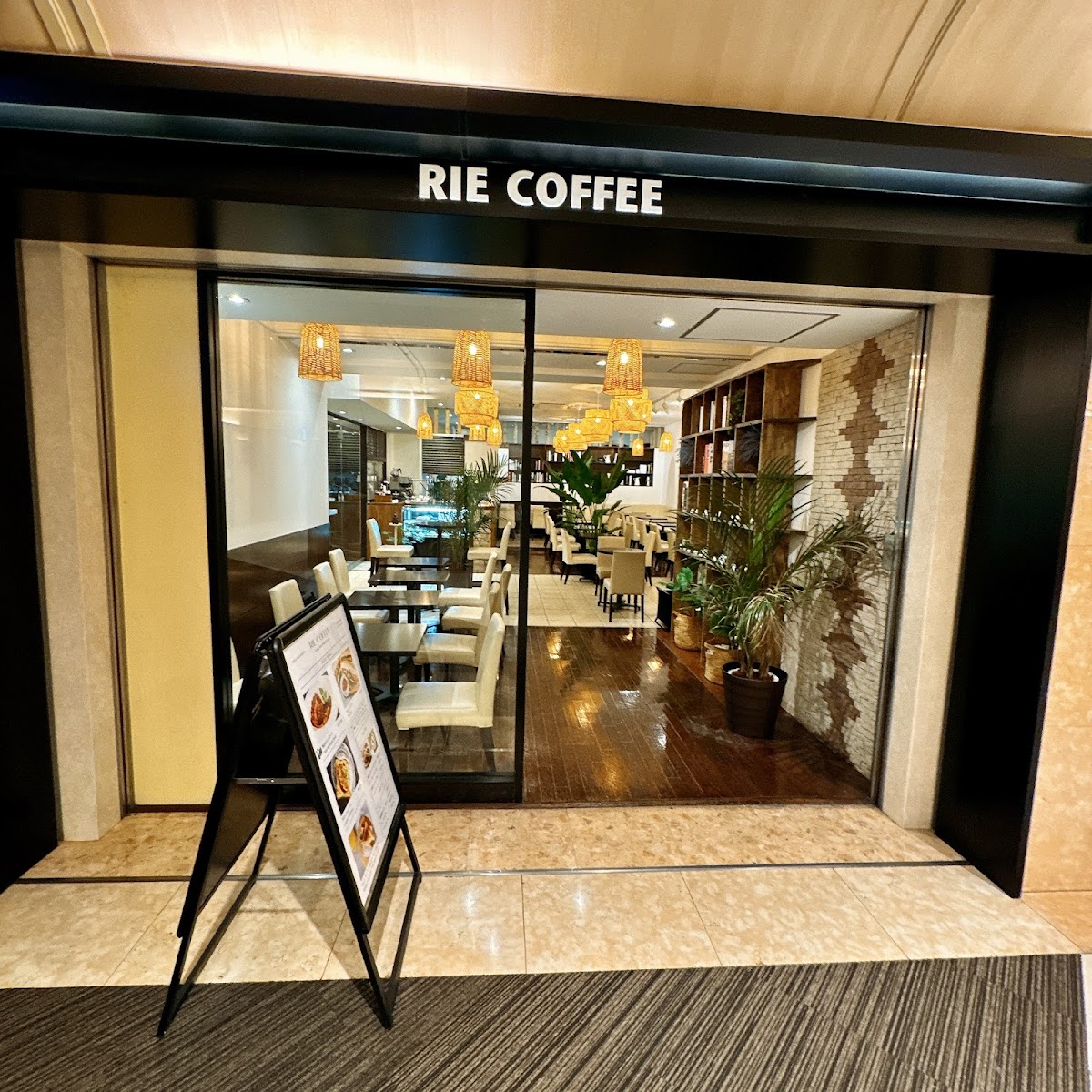 RIE COFFEE interior