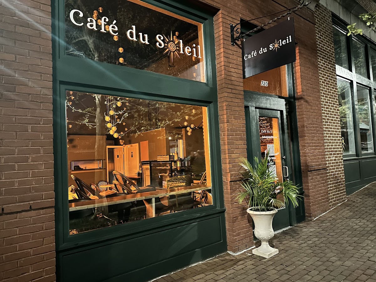 Café du Soleil interior