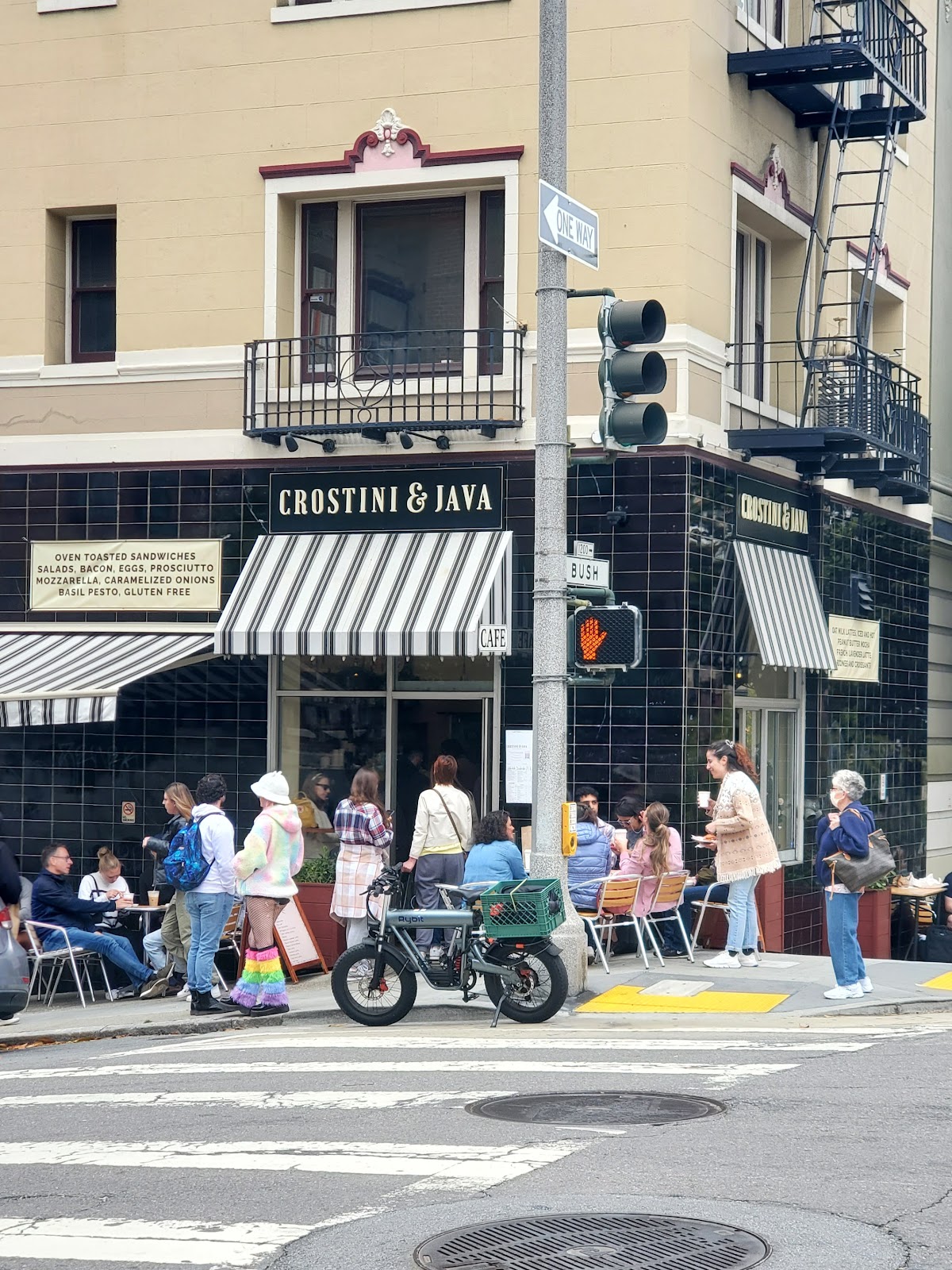 Crostini & Java interior