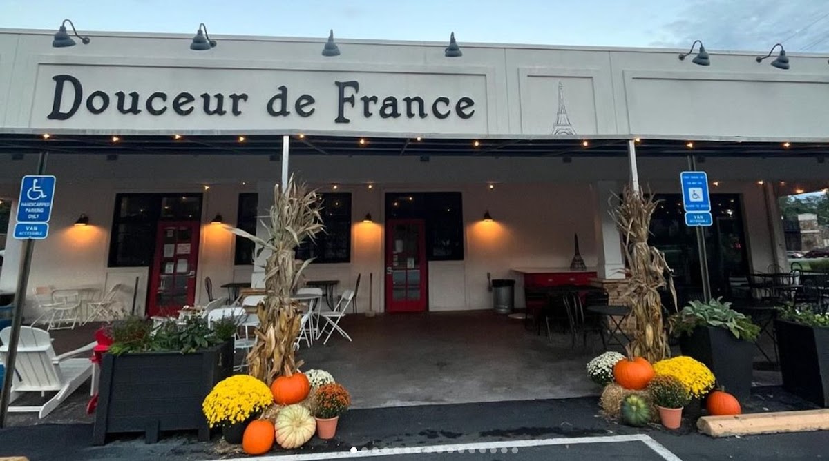 Douceur De France - Bakery & Brunch interior