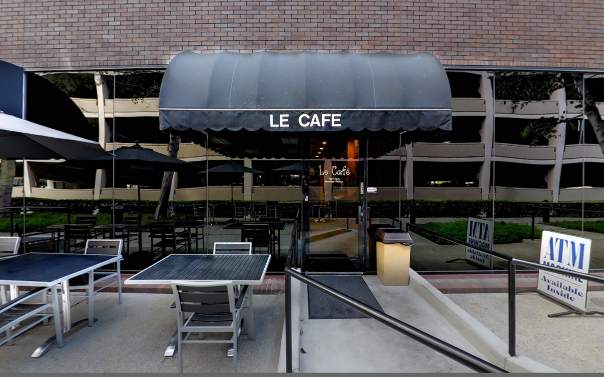Le Cafe interior