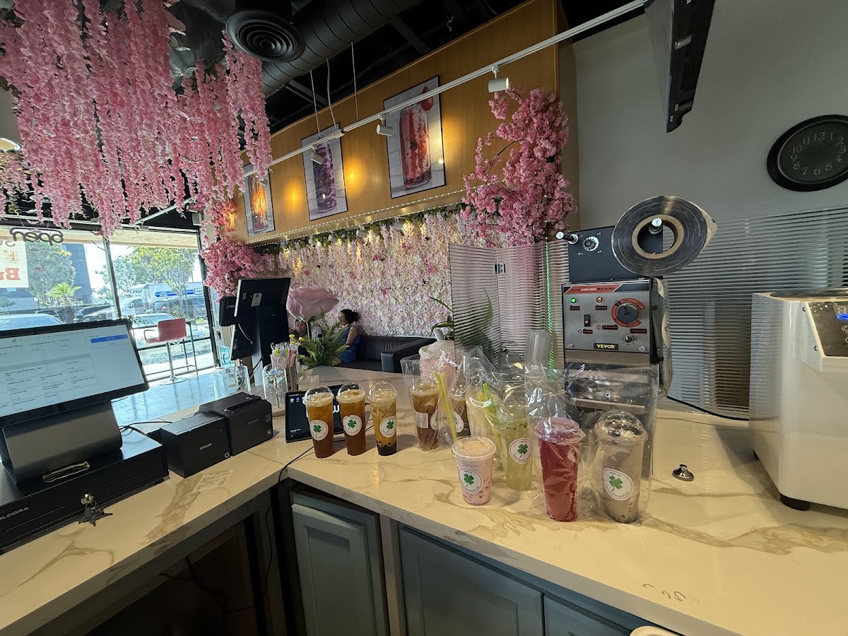 Meet Up Boba Teahouse & Cafe #2 interior